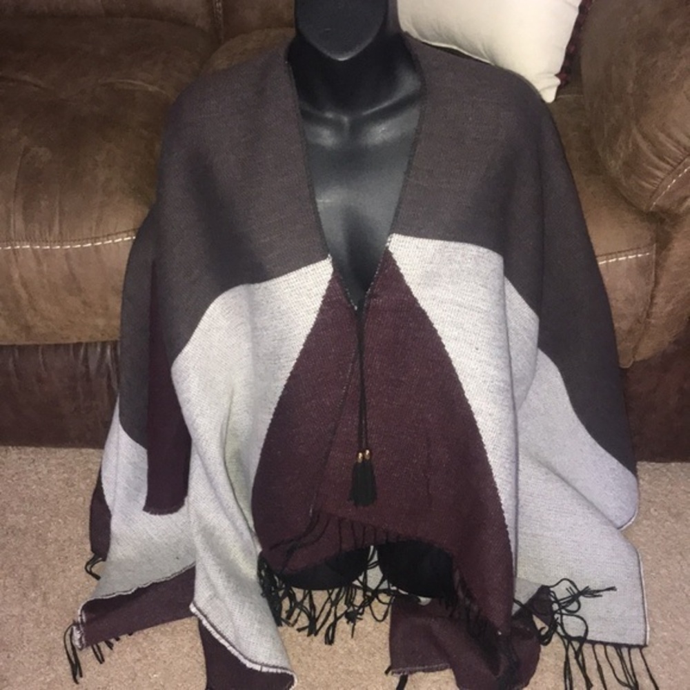Andrew Marc New York poncho with fringe and leather closure one size